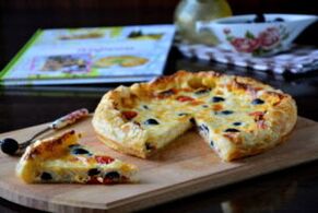 Пилешко тепсија со маслинки