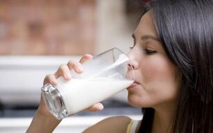 Мени за пиење диети вклучуваат млеко со малку маснотии