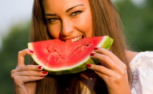 позитивни повратни информации од жените за диетата со лубеница за слабеење
